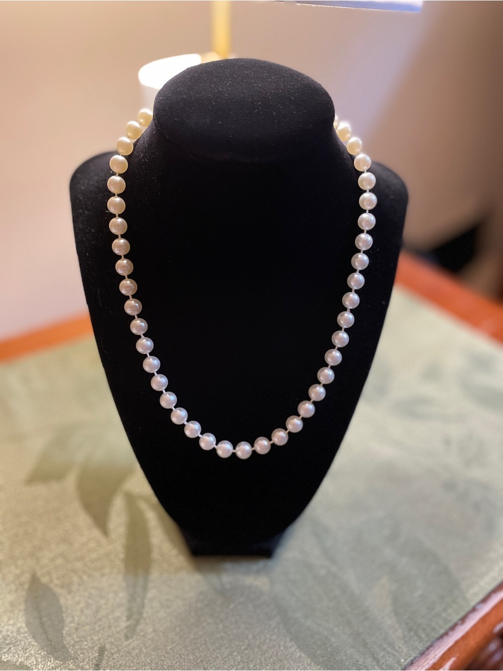Vintage White Pearl Necklace EUC.